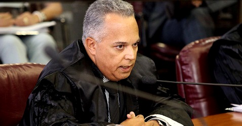 O conselheirp relator Gilberto Diniz (Foto: Karina Camargos Coutinho)